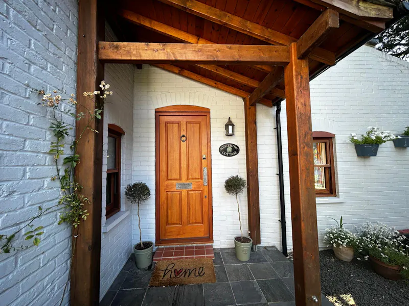 Charming Surrey Cottage, B2065 (photo 2)