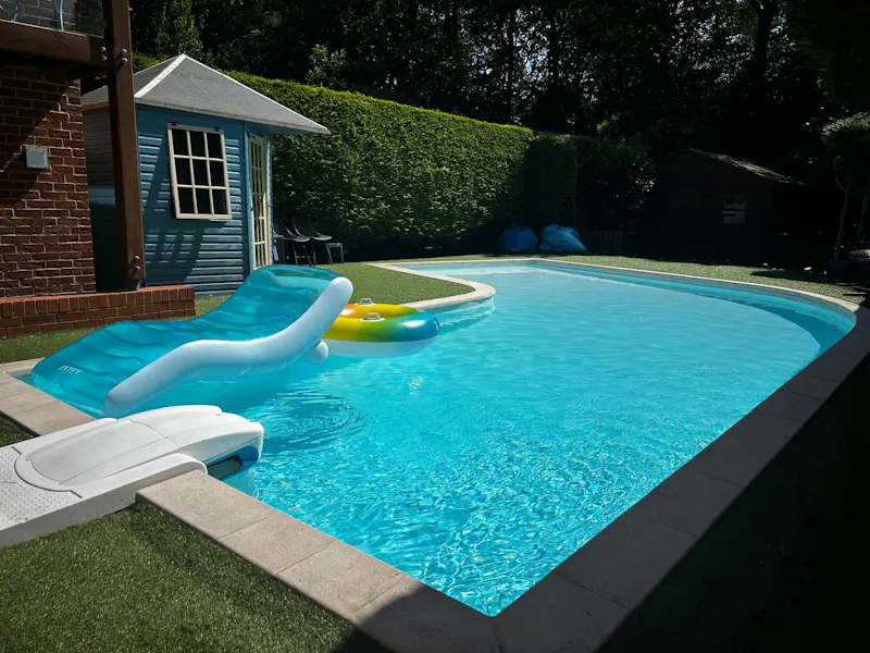 Swimming pool - outdoor at Charming Surrey Cottage, B2065 (photo 19)