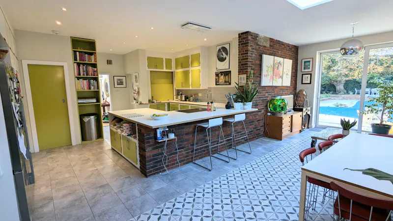 Open plan at Authentic 60s Streatham house, D2128 (photo 15)
