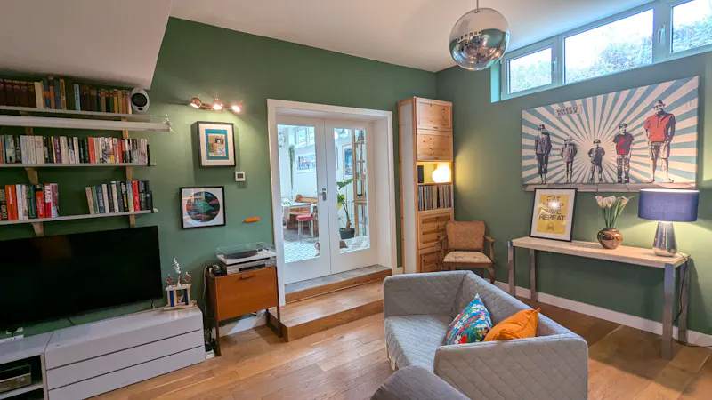 French doors at Authentic 60s Streatham house, D2128 (photo 20)