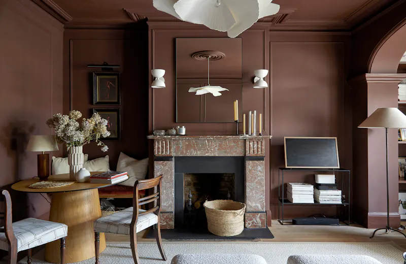 Fireplace at Suburban Home Chingford, B2066 (photo 9)