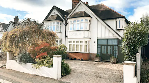 Suburban Home Chingford, B2066