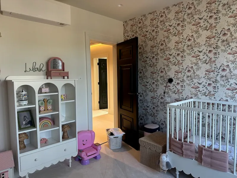 Luxury Mill Hill home, D2804 (photo 48)