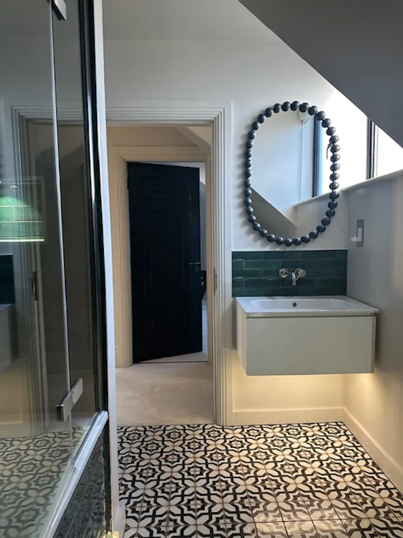 Luxury Mill Hill home, D2804 (photo 57)