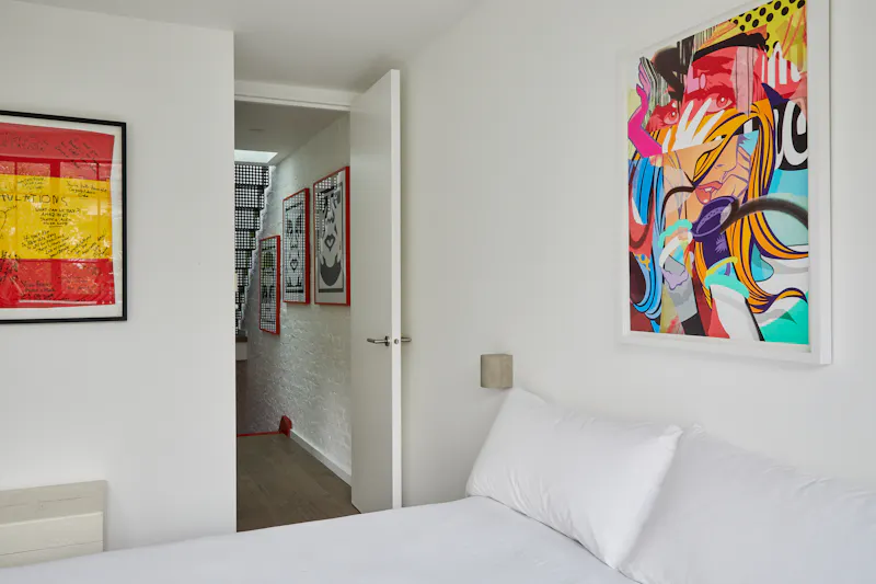 Classy Putney Townhouse, B2067 (photo 15)