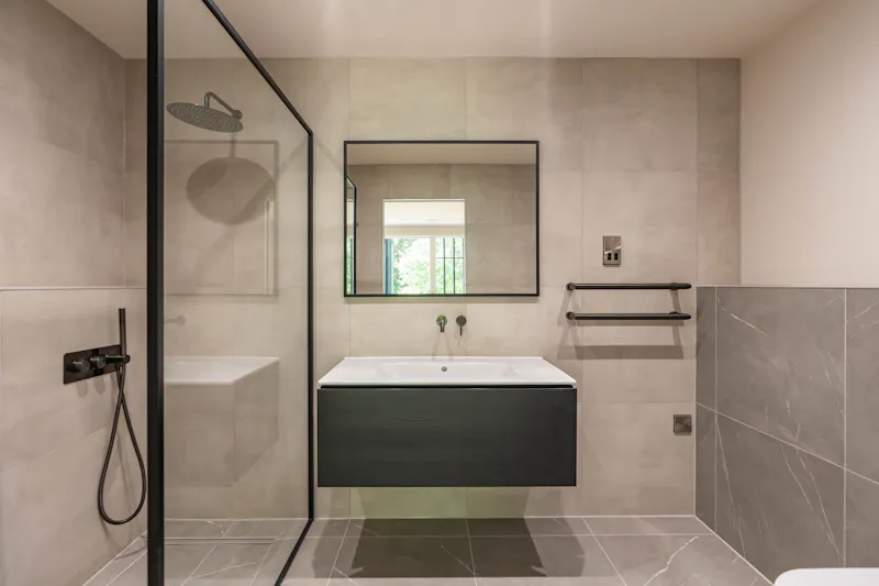 Bathroom at Oxfordshire Modern Mansion, D2808 (photo 39)