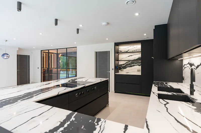 Kitchen at Oxfordshire Modern Mansion, D2808 (photo 8)