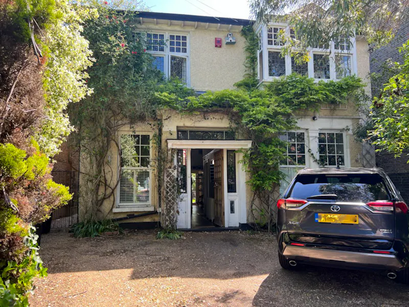 Driveway at Adventurous Croydon Home , B2063 (photo 1)