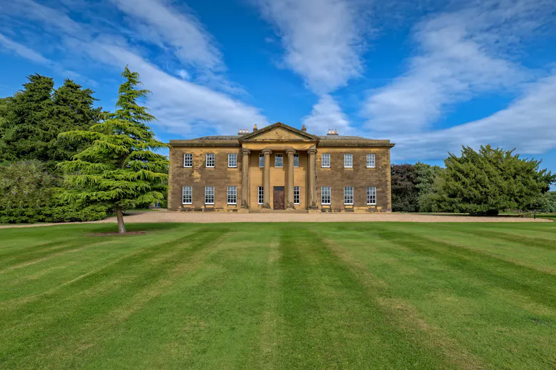 Impeccable Yorkshire Manor, A1648 (photo 1)