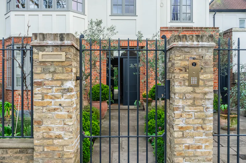 Mid-century Elegance in Barnes, E539 (photo 71)