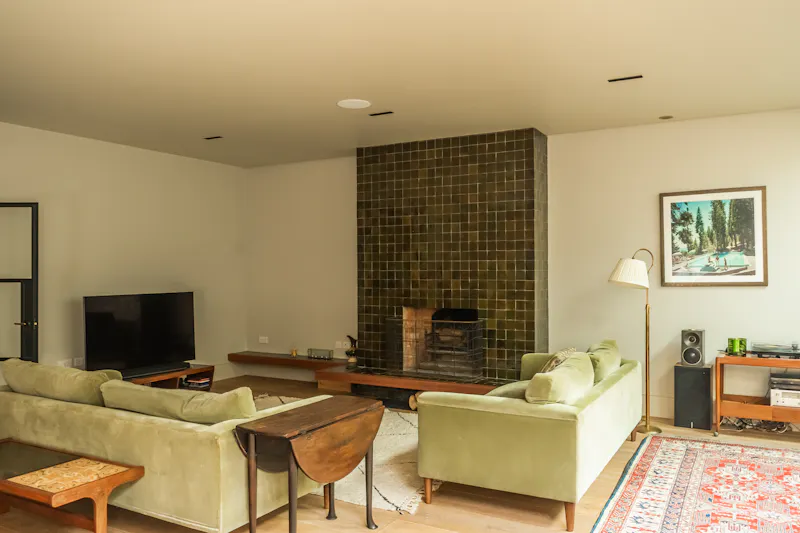 Mid-century Elegance in Barnes, E539 (photo 24)
