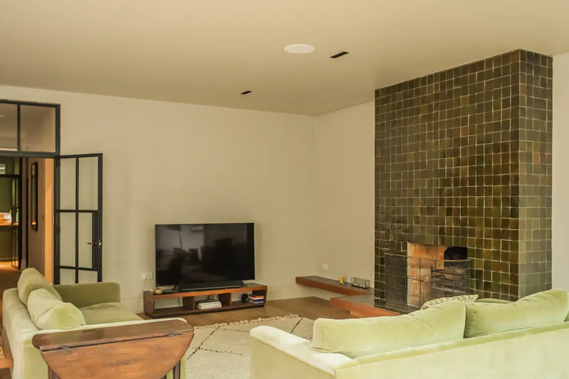 Mid-century Elegance in Barnes, E539 (photo 26)
