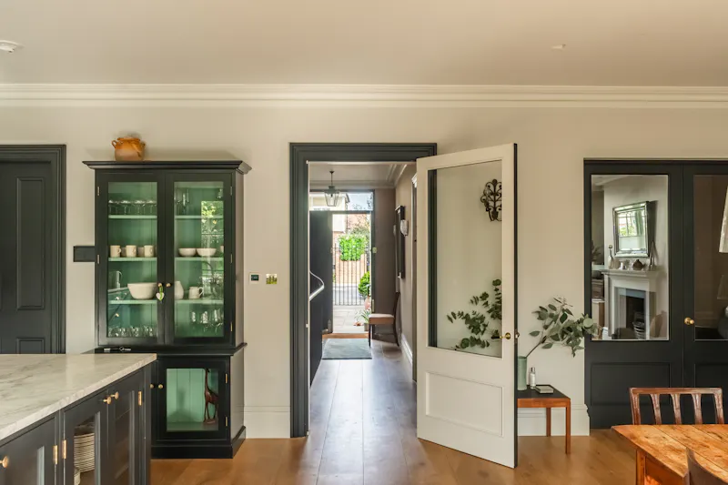 Mid-century Elegance in Barnes, E539 (photo 19)