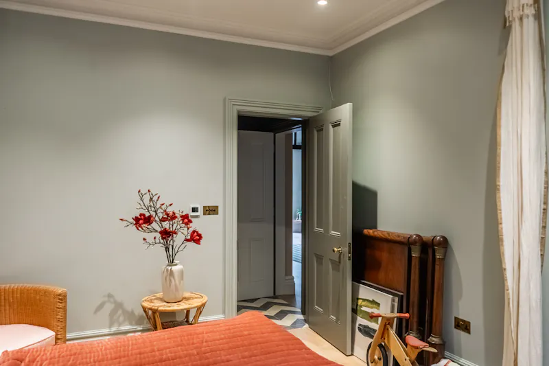 Mid-century Elegance in Barnes, E539 (photo 28)