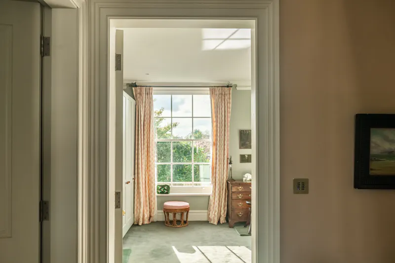 Mid-century Elegance in Barnes, E539 (photo 34)