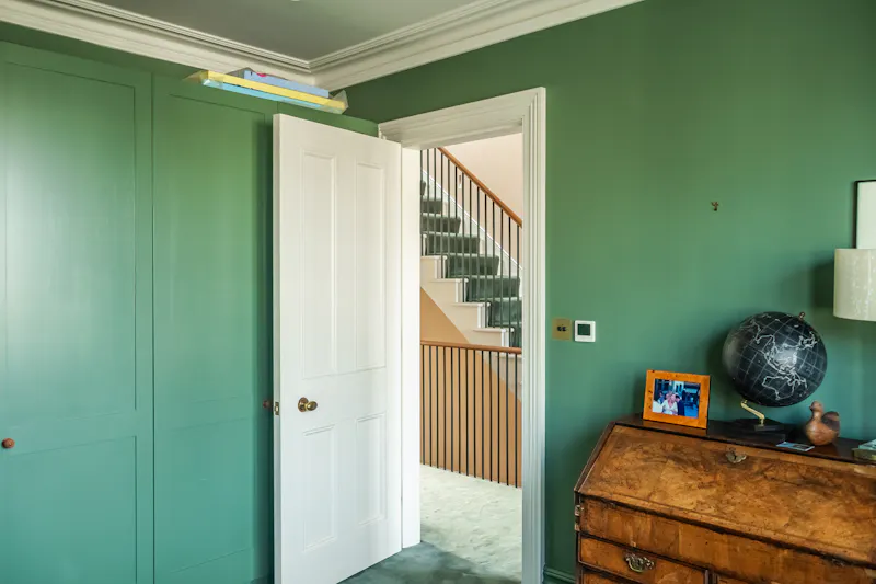 Mid-century Elegance in Barnes, E539 (photo 46)