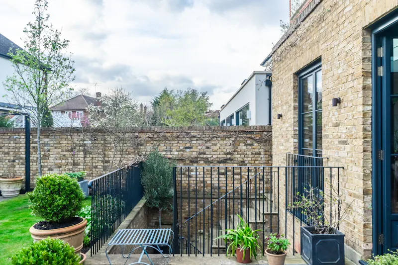 Mid-century Elegance in Barnes, E539 (photo 63)