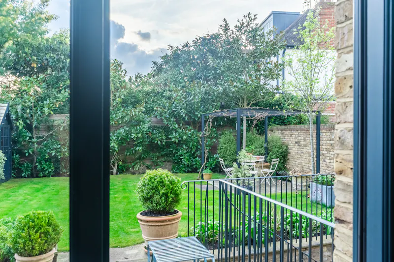 Mid-century Elegance in Barnes, E539 (photo 62)