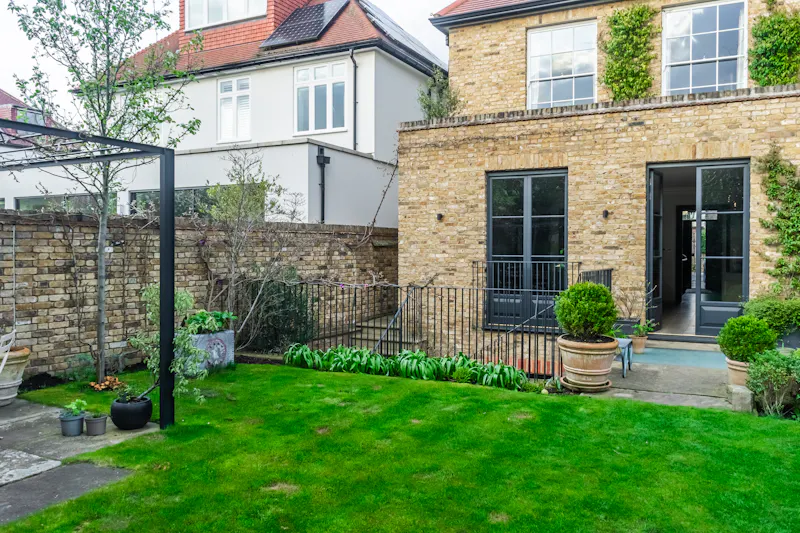 Mid-century Elegance in Barnes, E539 (photo 67)
