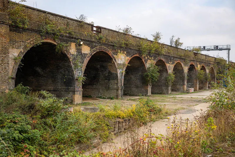 Versatile Bermondsey Arches, N561 (photo 3)