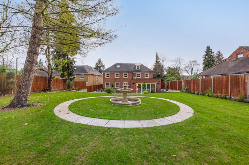 Garden - formal at Stunning Hertfordshire Mansion, D2809 (photo 31)