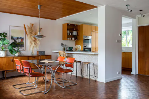 Mid-century modern in Burnham, D2815