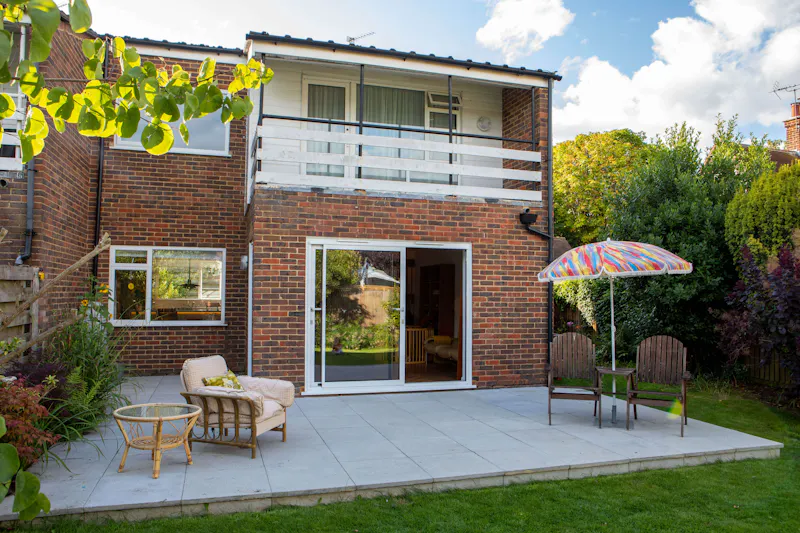 Garden at Mid-century modern in Burnham, D2815 (photo 33)