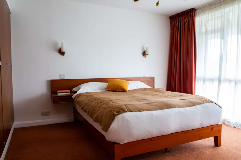 Bedroom at Mid-century modern in Burnham, D2815 (photo 17)