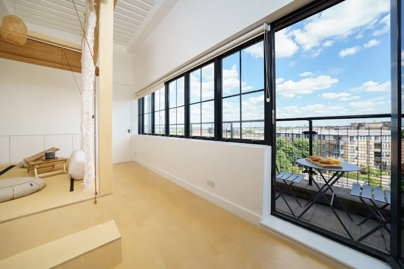 Balcony at Art Deco-Style Studio Hackney, F1254 (photo 17)