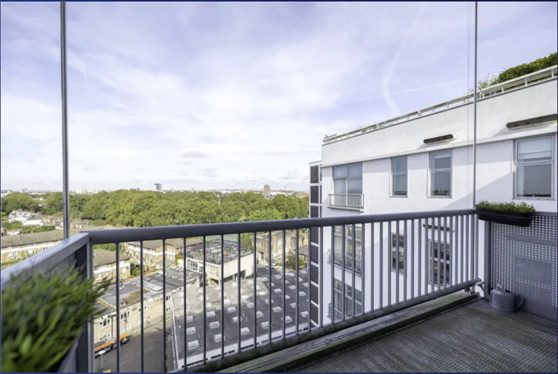 Balcony at Double-height Wandsworth apartment, F1255 (photo 17)
