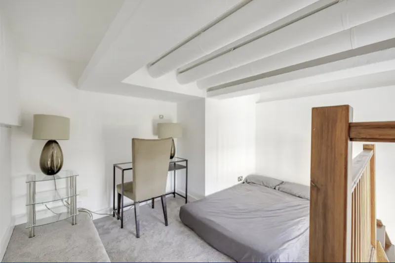 Bedroom at Double-height Wandsworth apartment, F1255 (photo 12)
