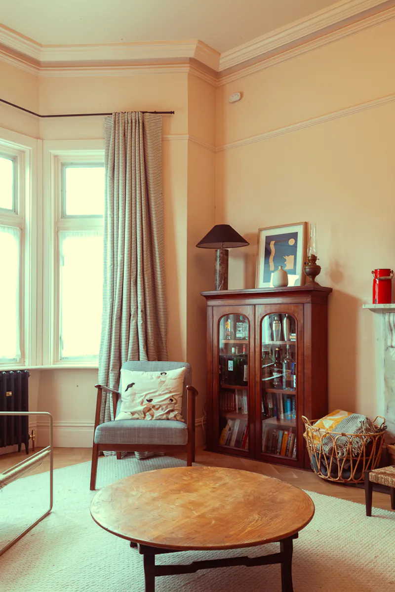 Living Room at Modern Dulwich Family Home, B2069 (photo 8)