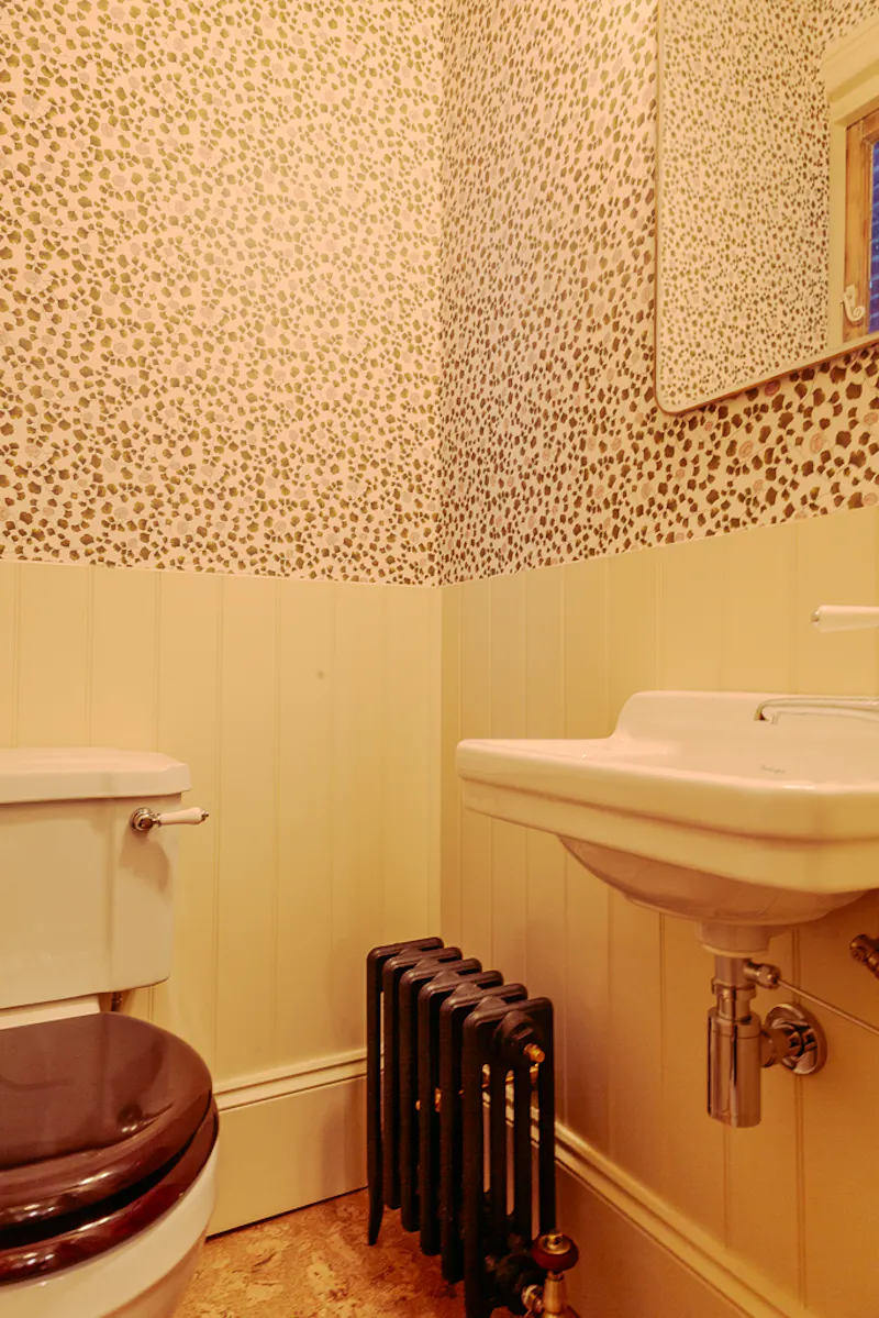 Bathroom at Modern Dulwich Family Home, B2069 (photo 15)