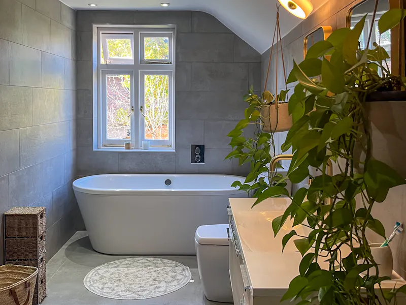 Bath - rolltop at Stunning Sydenham house, B1646 (photo 38)