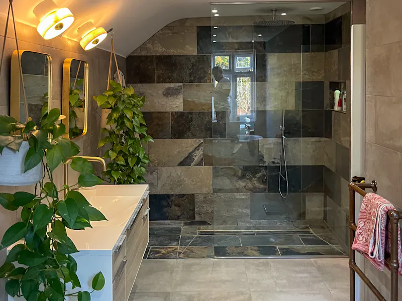 Shower at Stunning Sydenham house, B1646 (photo 39)
