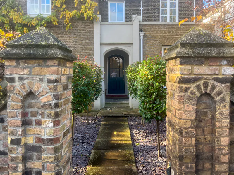 Stunning Sydenham house, B1646 (photo 2)