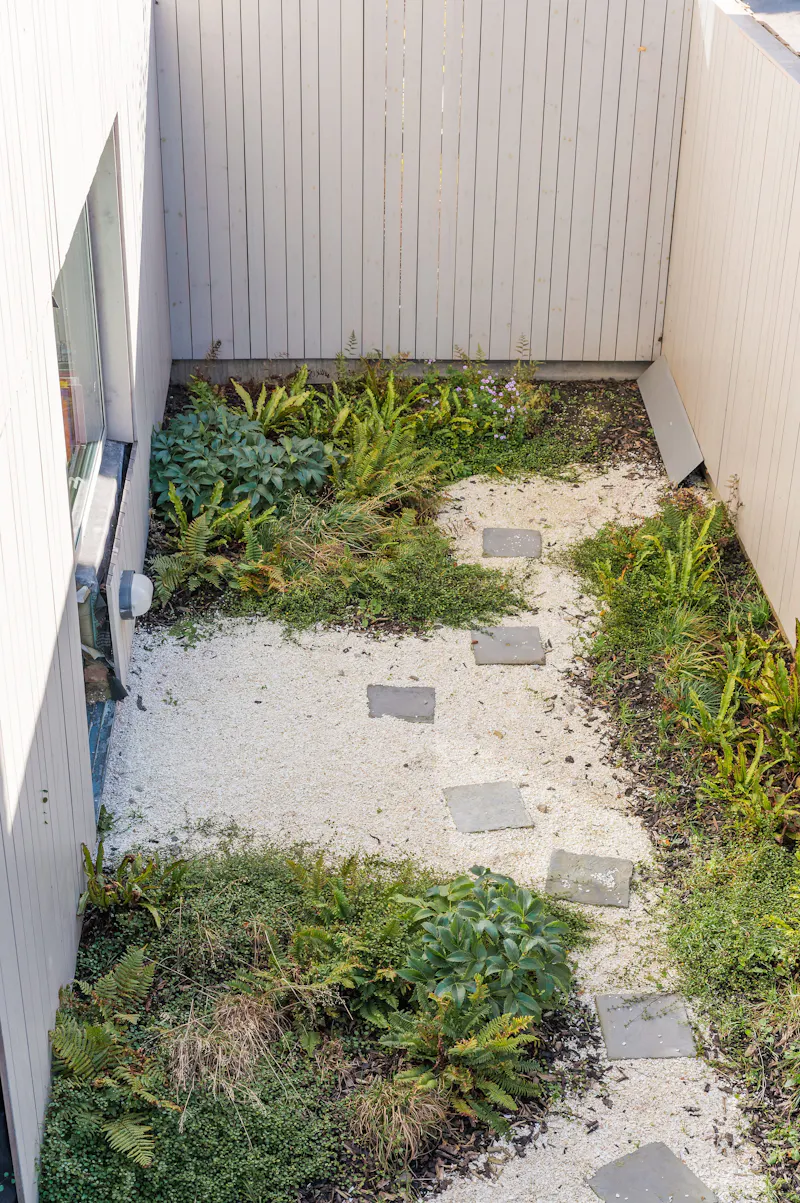 Courtyard at Incredible Whitstable eco-home, K509 (photo 80)