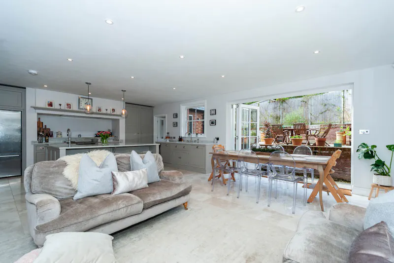 Open plan at Victorian villa in Ascot, B2078 (photo 15)