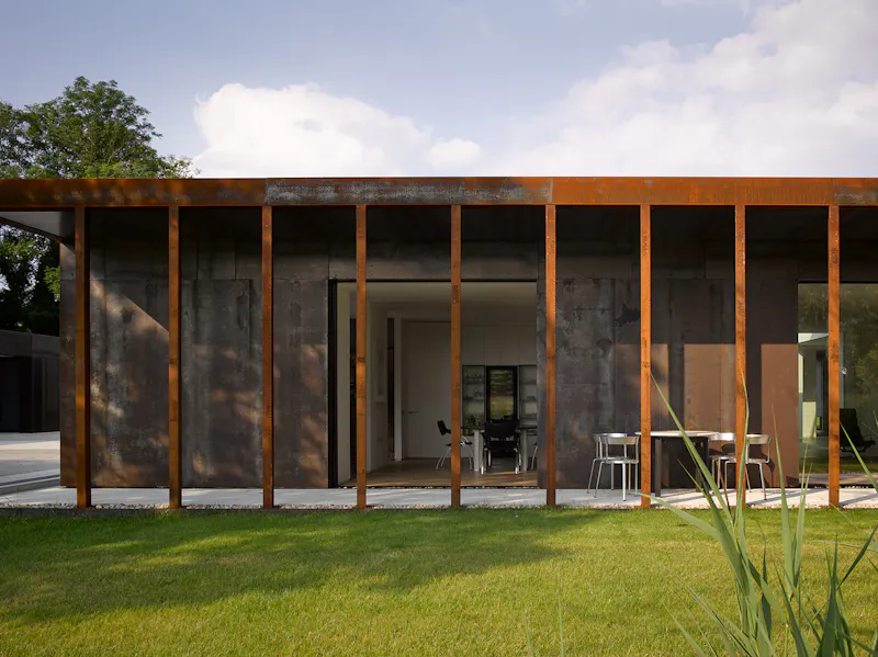 Sleek steel Cambridge House, K510 (photo 6)