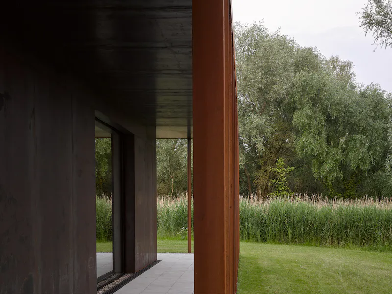 Sleek steel Cambridge House, K510 (photo 11)