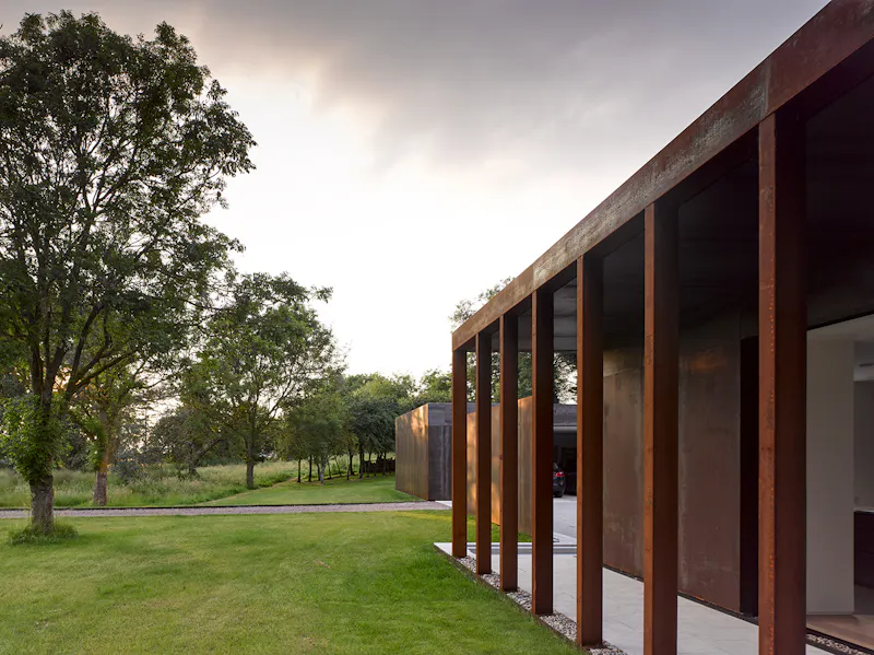 Sleek steel Cambridge House, K510 (photo 24)