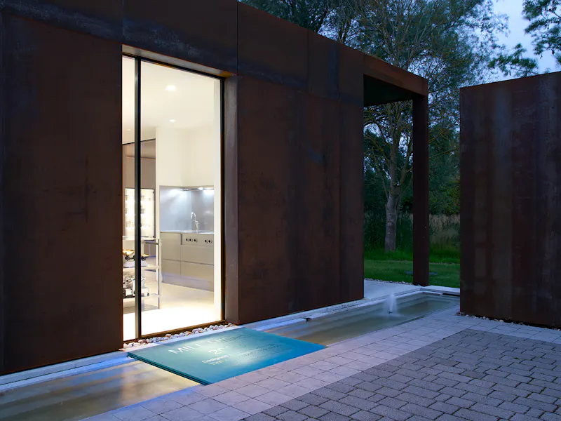Sleek steel Cambridge House, K510 (photo 103)