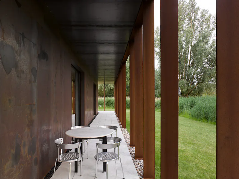 Terrace/Patio at Sleek steel Cambridge House, K510 (photo 10)