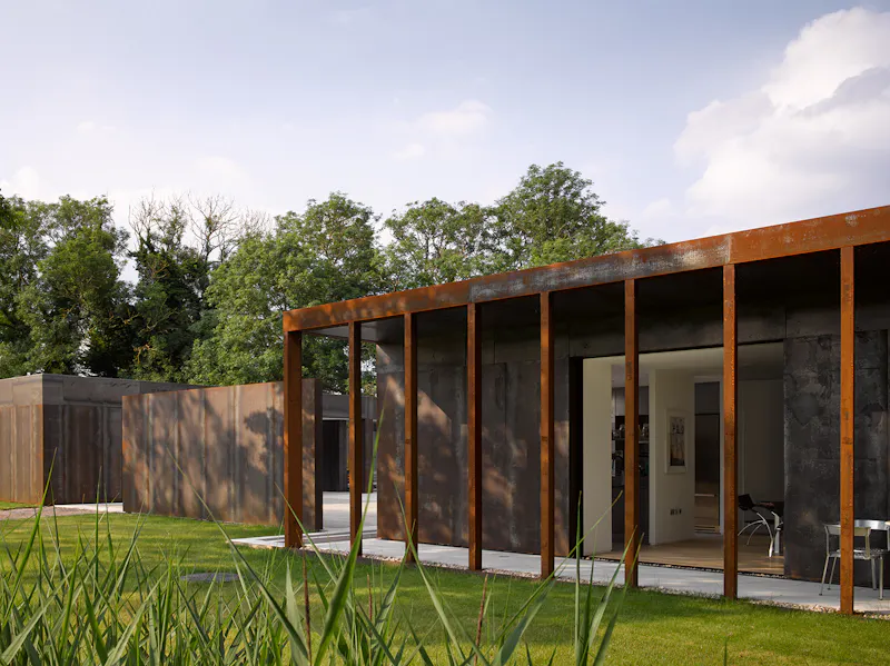 Sleek steel Cambridge House, K510 (photo 19)