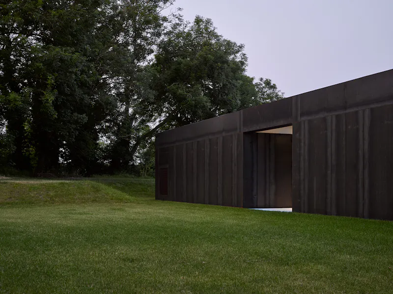 Sleek steel Cambridge House, K510 (photo 23)