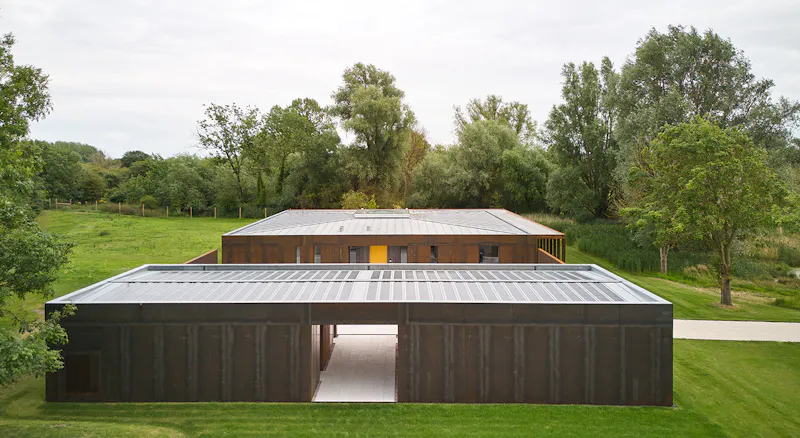 Sleek steel Cambridge House, K510 (photo 15)