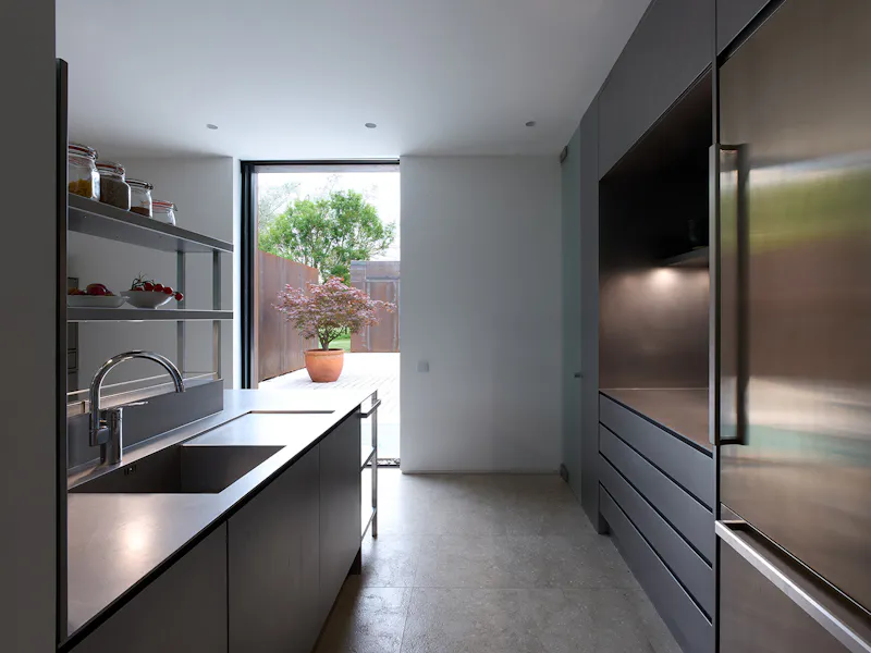 Sleek steel Cambridge House, K510 (photo 46)