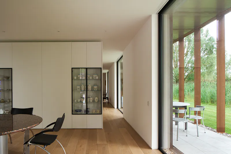 Sleek steel Cambridge House, K510 (photo 44)