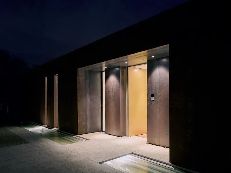 Sleek steel Cambridge House, K510 (photo 106)