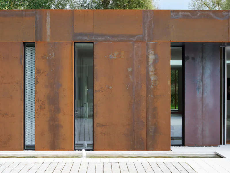 Sleek steel Cambridge House, K510 (photo 80)